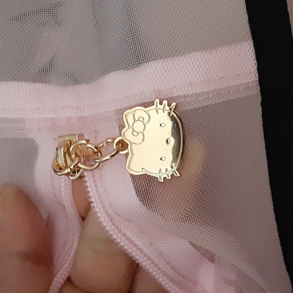 Hello Kitty Mesh Makeup/Cosmetic Bag - Picture 5 of 6